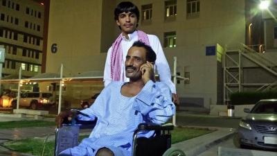 شاهد بالصورة.. علي صالح من أحد مستشفيات الرياض بعد تعرضه للإصابة في اليمن
