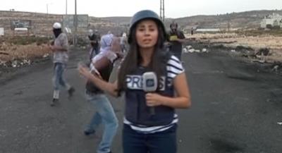 بالفيديو: لحظة إصابة مراسلة قناة أردنية برصاص الاحتلال في رام الله الفسلطينية