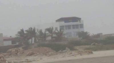 امواج اعصار ميغ تضرب ساحلي المكلا والشحر
