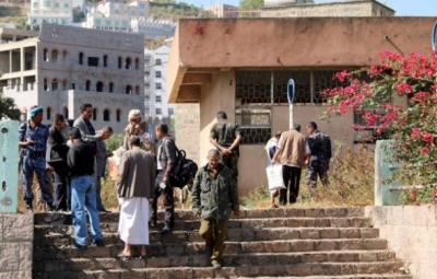 صور اولية لموقع الإنفجار الذي هز جامعة إب صباح اليوم