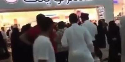 بالفيديو : شاهد لحظة وفاة دكتورة سعودية أثناء تسوقها في مول تجاري