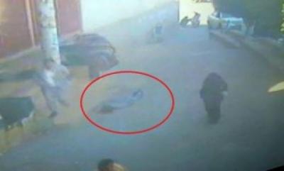 هذا ماحدث صباح اليوم امام بريد التحرير بالعاصمة صنعاء - صورة