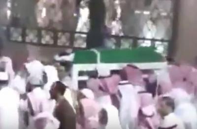 بالفيديو.. شاهد تشييع جنازة شاب مكشوف الرأس توفى وهو محرماً إلى مقبرة البقيع بالمدينة المنورة بالسعودية