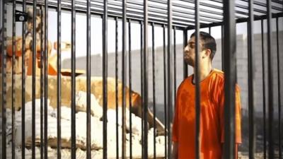 سجين سابق لدى "داعش" يكشف مفاجئة مدوية بشأن الطيار الاردني "معاذ الكساسبة" (مازال حياً)