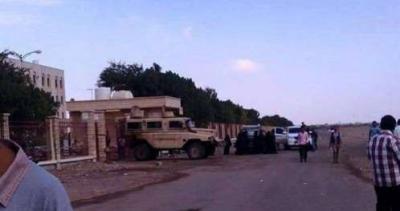 مسلحون يقتحمون ويغلقون كلية الهندسة ويختطون عميدها في عدن