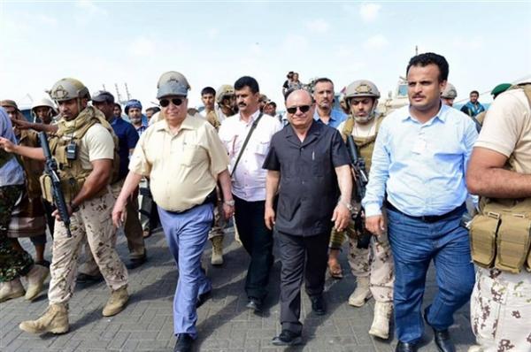 الكشف عن هوية شبيه الرئيس هادي الذي ظهر معه في ميناء عدن