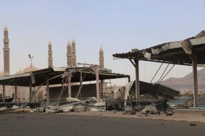 شاهد بالصور : كيف اصبحت منصة ميدان السبعين بعد قصفها وآثار الدمار الهائل فيها