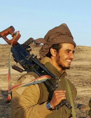 شاهد أول ردة فعل للشيخ محمد العامري مستشار الرئيس هادي بعد مقتل نجله في مواجهات مع الحوثيين