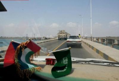 هذا ما حدث في عدن ظهر اليوم وطائرات الاباتشي تحلق بعلو منخفض لهذا السبب!
