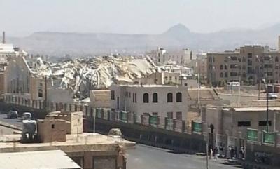 شاهد بالصور  كيف أصبحت الصالة المغلقة واثر الدمار الهائل فيها بعد قصفها بالعاصمة صنعاء