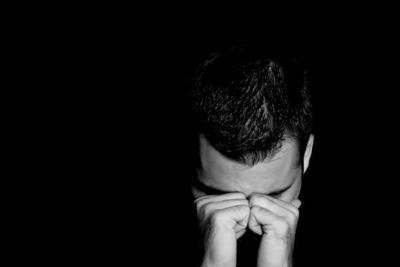 حسناء سورية تستدرج يمني إلى تركيا وعصابة تختطفه وتوثقهُ عارياً معها