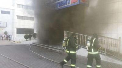 بالصور : إندلاع حريق هائل في مستشفى الحمادي بالرياض السعودية