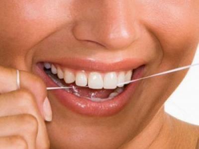 5 طرق طبيعية للتغلب على رائحة الفم الكريهة