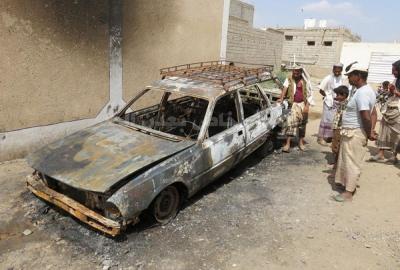 شاهد بالصورة : مجهولون يحرقون سيارة في تبن بلحج 