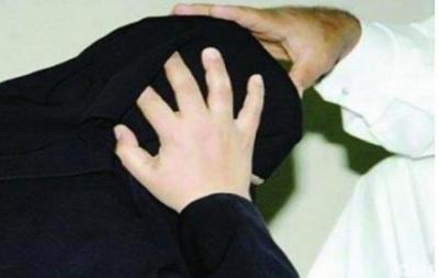 الأمن السعودية يضبط شيخ يُعالج بالرقية الشريعة أقام علاقة محرمة مع فتاة