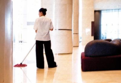 خادمة تسحر أسرة كفيلها السعودي بالكامل وتسرق 60 ألف ريال بجدة (تفاصيل كاملة)