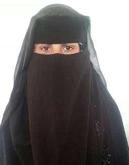 تعرف على الصورة : مواطنون يعثرون على فتاة في الثامنة عشر لا تعرف أين اهلها