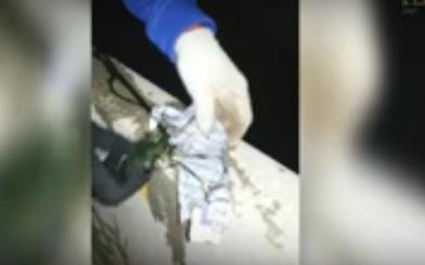 بالفيديو: صدمة عارمة وغضب سعودي إثر التقاط مصاحف ملقاة في مياه صرف