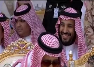 شاهد بالفيديو : ما الذي اثار ضحك الأمير محمد بن سلمان خلال عرض مناورات رعد الشمال