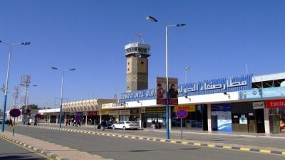 طائرة جرحى المقاومة التي هبطت في مطار صنعاء تُغادر