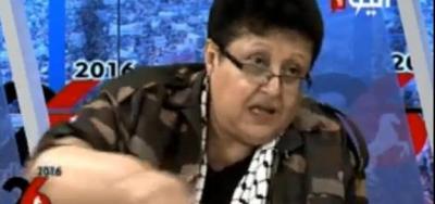 شاهد بالصور : قيادية مؤتمرية بارزة تظهر بميدان السبعين بلباس عسكري