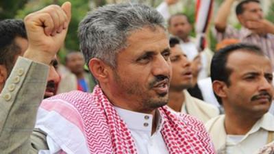 قائد المقاومة الشيخ حمود المخلافي يغادر تعز إلى هذه المحافظة !