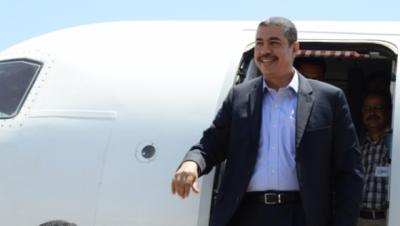 عاجل : عقب إقالته من رئيس للوزراء ونائباً لهادي "خالد بحاح" يغادر السعودية متجهاً إلی هذه الدولة ؟