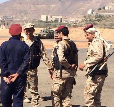 تفاصيل خطيرة يرويها ضابط مرافق لـ "علي محسن الأحمر" ... تعرض لثلاث محاولات اغتيال .. وهذة صورة الدبابة التي حاولت تنفيذ المهمة .