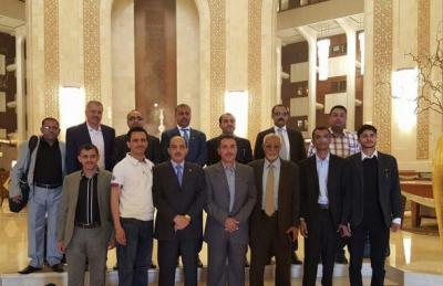 عاجل وبالصور : وفد الحوثيين يغادر سلطنة عُمان متجهاً إلى الكويت
