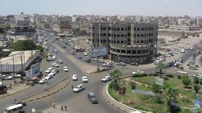من هو المسئول الرفيع الذي نجا من محاولة إغتيال بإنفجار وجرح عدد من مرافقيه في عدن