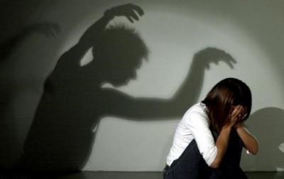 جريمة مروعة.. ثلاثة رجال يختطفون مطربة عربية ويغتصبونها !