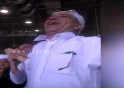 فيديو يكشف عودة معتمر كفيف إلى بصره في الحرم المكي