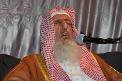 مفتي السعودية عبدالعزيز آل الشيخ يصدر فتوى بجواز الإفطار للمقاتلين على الحدود السعودية اليمنية