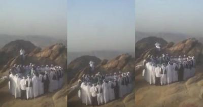 شاهد بالفيديو : جماعة صوفية تمارس طقوس غريبة في أعلى جبل غار ثور بمكة المكرمة