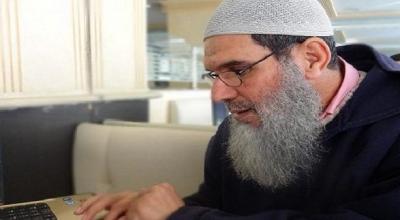 شيخ دين يثير الجدل في اوساط العامة ويجيز القبل في نهار رمضان