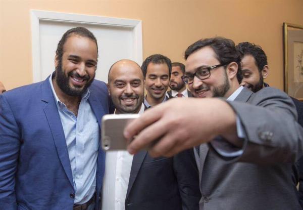 صورة سيلفي لـ "محمد بن سلمان" في أمريكا تشعل مواقع التواصل الإجتماعي