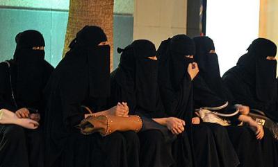بينهن امرأة يمنية.. الشرطة السعودية تلقي القبض على 35 إمرأة في مصلى للنساء.. والسبب صادم؟!