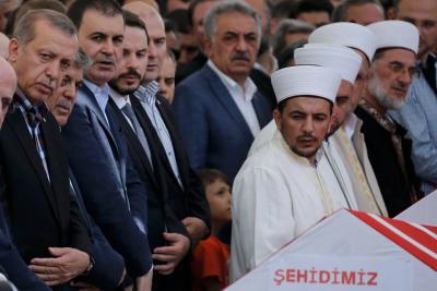 شاهد بالصور : ظهور جديد للرئيس التركي اردوغان عقب محاولة الانقلاب عليه ولكن بشكل مختلف ومكان جديد
