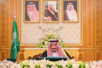 من هو الشيخ البارز الذي التقى به الملك سلمان بمقر اقامته بالمغرب.. وبماذا تحدثان؟!
