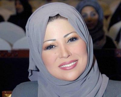 أشهر مذيعات قناة الجزيرة تشن هجوماً لاذعاً على حكومة هادي