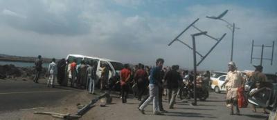 عاجل : مجندون يغلقون طريق رئيسي بعدن