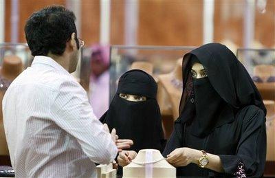 تقرير سعودي بالأرقام والتفاصيل : السعوديون يفضلون الزواج من يمنيات.. والسعوديات يفضلن اليمنيين