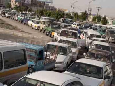 عاجل : البترول يرتفع في محطات صنعاء وطوابير طويلة للسيارات