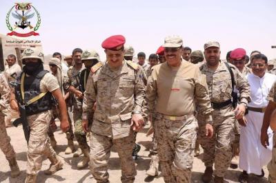 شاهد أول صورة للفريق "علي محسن الأحمر" اليوم في مأرب وهو يرتدي بزته العسكرية