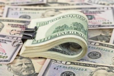الدولار يواصل ارتفاعه على الريال اليمني فوق الـ 300 (اسعار الصرف اليوم)