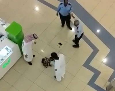 هذا ما حدث في مول تجاري بالسعودية.. وكيف قُتلت الطفلة امام ذهول الناس 