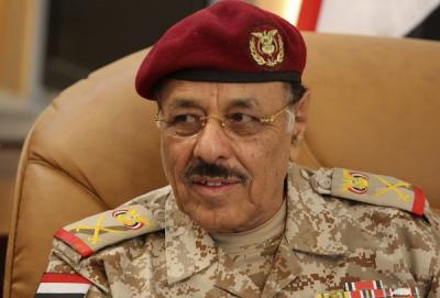 هذا ما قاله الفريق علي محسن الأحمر بشأن إستهداف عزاء بيت الرويشان في الصالة الكبرى بصنعاء