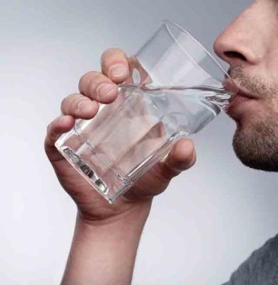 تعريف عليها : 5 فوائد لشرب الماء على معدة خاوية