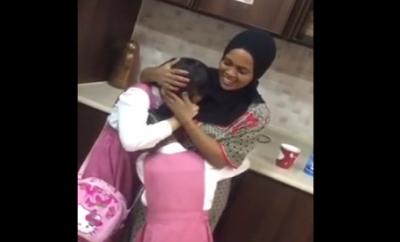 شاهد فيديو مؤثر : بكاء طفلتين سعوديتين بسبب سفر خادمتهم إلى بلدها