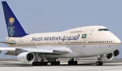 طائرة سعودية تنجو من كارثة محققة وتهبط إضطرارياً وعل متنها 106 راكب